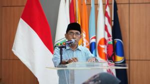 SOPAN-SAPA-Ketua-KPU-Sumbar-Surya-Efitrimen.jpg