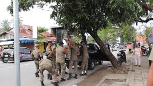 Satpol-PP-Padang-menertisgalo-Kota-Ps-di-atas-trotoar.jpg