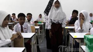 Sebanyak-100-siswa-SMP-mulai-masuk-sekolah-dan-mengikuti-belajar.jpg