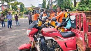 Sebanyak-tujuh-unit-truck-dan-12-becak-pengangkut-sa.jpg