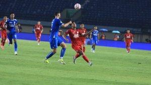 Semen-Padang-FC-berhasil-menahan-imbang-Persib-Bandung.jpg