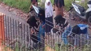 Viral-di-media-sosial-kukan-kepada-seorang-siswi-SMP.jpg