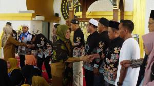 WABUP-DHARMASRAYA-Wakil-Bupati-Dharmasraya-Leli-Arni-melepas-keberangkatas92025.jpg