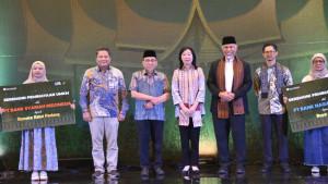 Wakil-Wali-Kota-Padang-Maigus-Nasir-didampingi-Kepala-Dinas-Koperasnomi-Festival-Sa.jpg