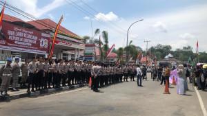 aksi-damai-di-depan-Kantor-Kejaksaan-Negeri-Sijunjung-2782025.jpg