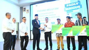 bagikan-3000-Kartu-BPJS-naker-bagi-pekerja-rentan.jpg