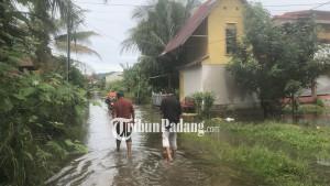banjir-di-Dadok-Tunggul-Hitam-Padang-2-21112025.jpg