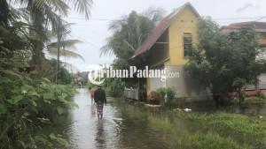 banjir-di-dadok-tunggul-hitam-padang-3-21112025.jpg