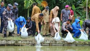 gebrakan-panen-raya-dan-penebaran-benih-ikan-1092025.jpg
