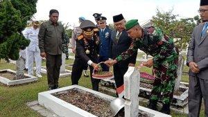 kapolda-tabur-bunga-hari-pahlawan.jpg