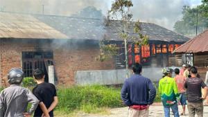 kebakaran-rumah-di-ampek-angkek-agam-2-6112025.jpg