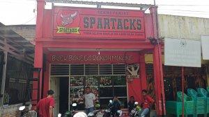 markas-suporter-semen-padang-fc-yang-dikenal-spartacks.jpg