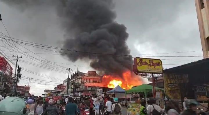 020526-KEBAKARAN-BANGUNAN-Kebakaran-melanda-kawasan-Jembes-Kelurahan-Tarok-Dipo.jpg