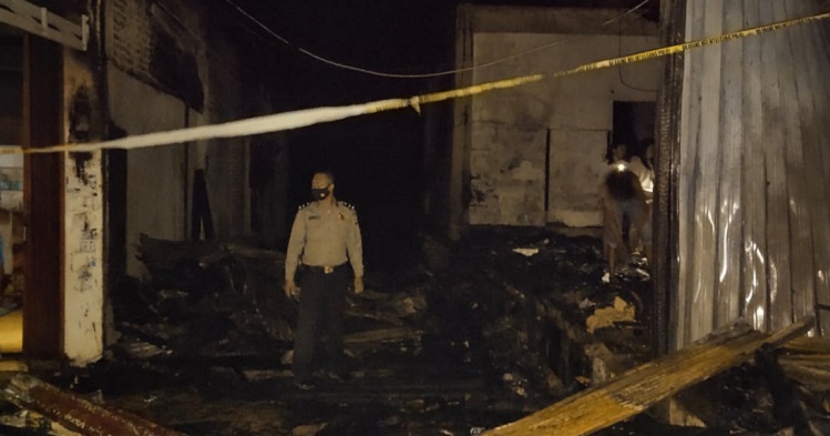 3 Unit Toko di Pasar Sungai Geringging Pariaman Terbakar, Kerugian Diperkirakan Capai Rp 1 Miliar