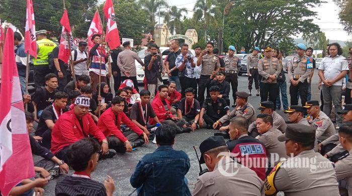 AKSI-DEMO-Sejumlah-mahadn-di-tambang.jpg