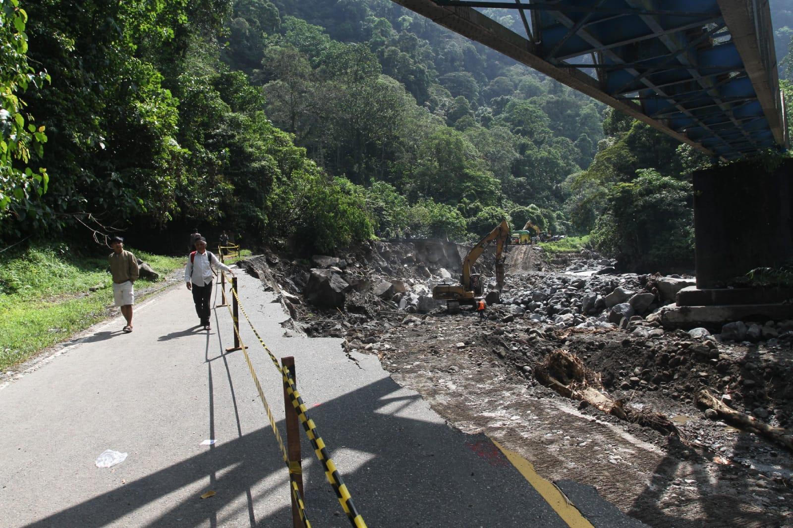Jalan Padang-Bukittinggi Via Lembah Anai Kembali Dibuka 21 Juli Pasca Hancur oleh Banjir Bandang