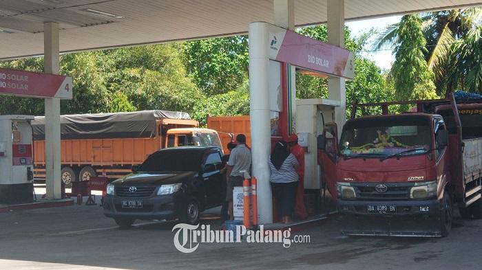 Antrean-pengisian-bahan-bakar-minyak-jenis-bio-solar.jpg