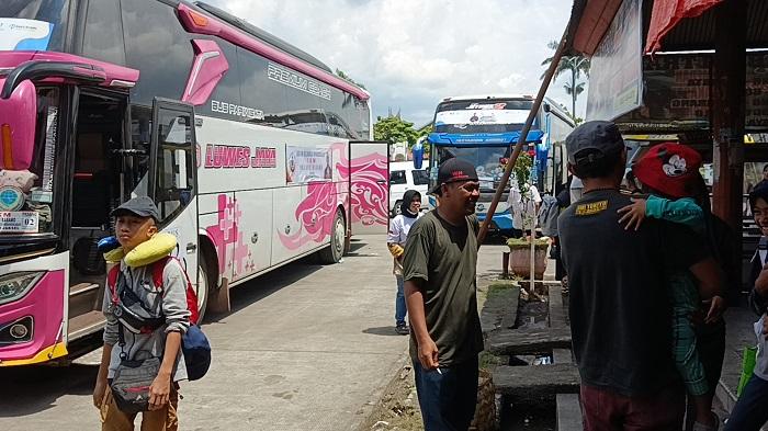 Arus-Balik-di-Terminal-Bareh-Solok-45-Bus-Tercatat-Meninggalkan-Sumbar.jpg
