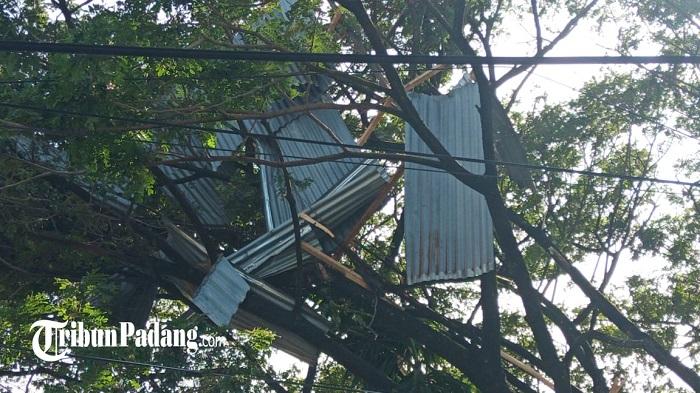 BMKG Minangkabau: yang Landa Kota Padang Bukan Puting Beliung, Tapi Angin Kencang Disertai Hujan