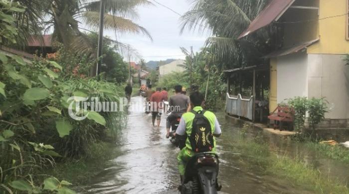 BANJIR-PADANG-Salah-satu-wilayah-yang-terdampak-banjir-ddam-banjir.jpg