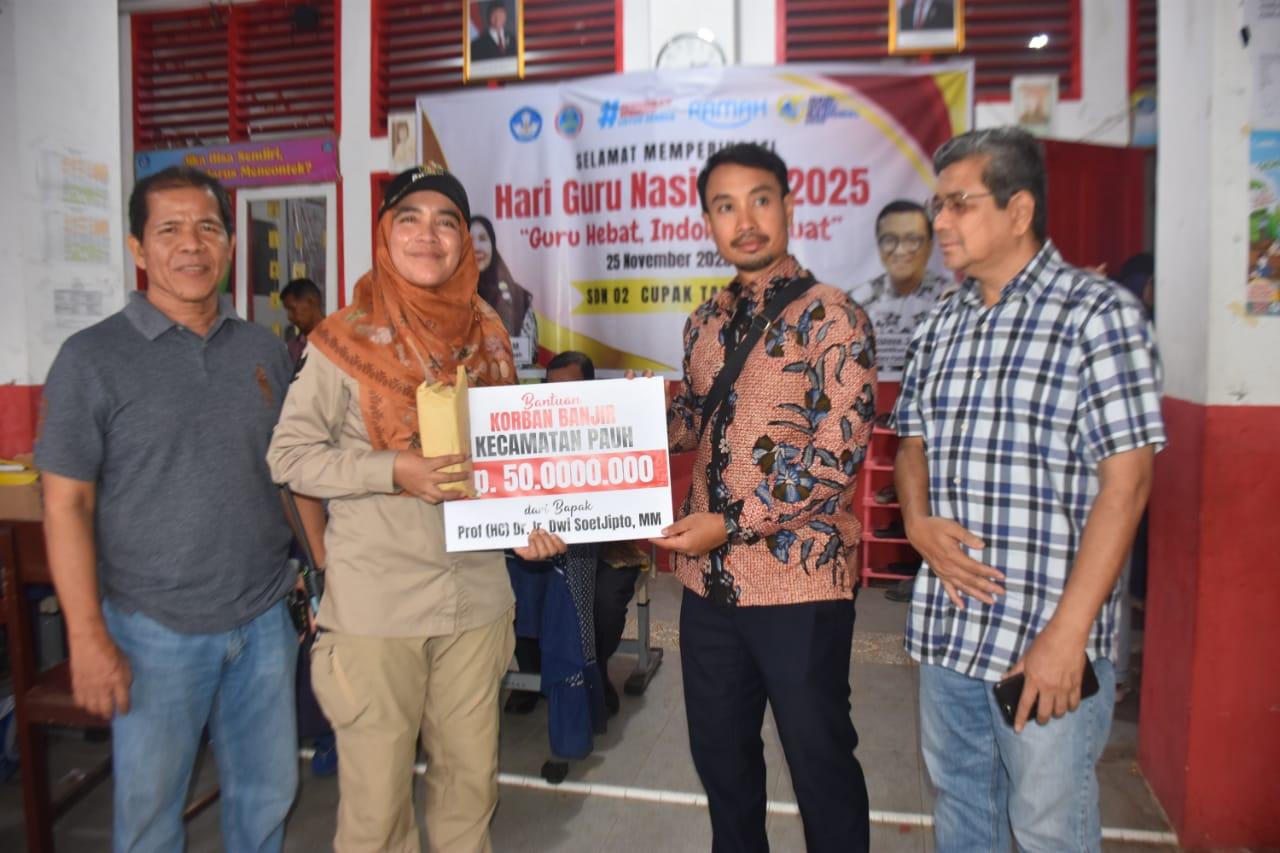 BANTUAN-Mantan-Direktur-Utama-PT-Semen-Padang.jpg