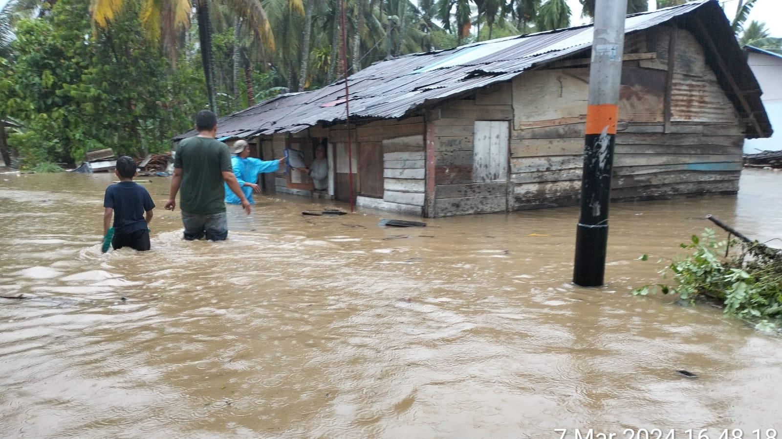 Banjir-di-Gurun-Laweh-XX-Kecamatan-Lubuk-Begalung-Kamis-732024.jpg
