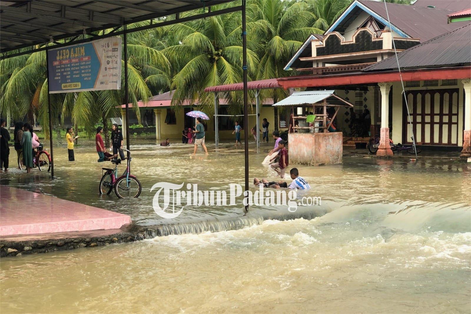Banjir-di-Korong-Kasai-Padang-Pariaman-24112025.jpg