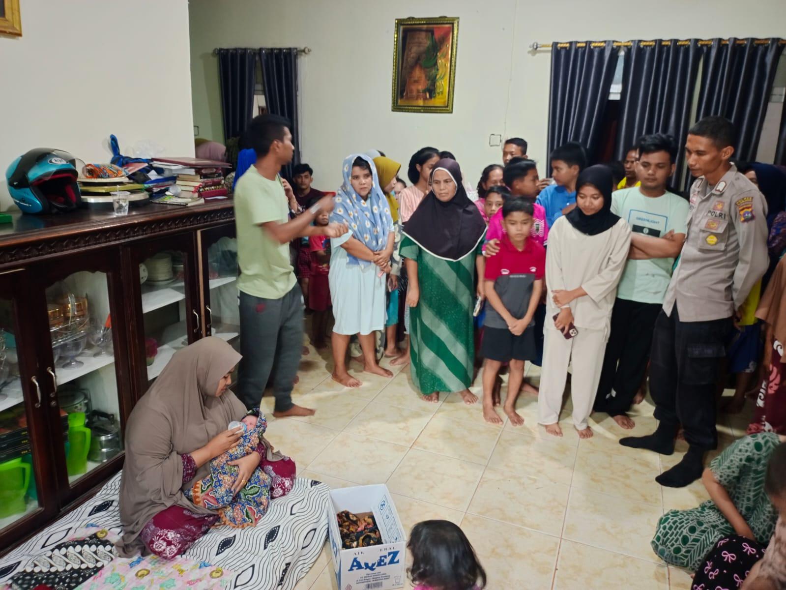 Bayi Perempuan Ditemukan Dalam Kardus di Depan Panti Asuhan Nurul Iman Sijunjung Sumbar