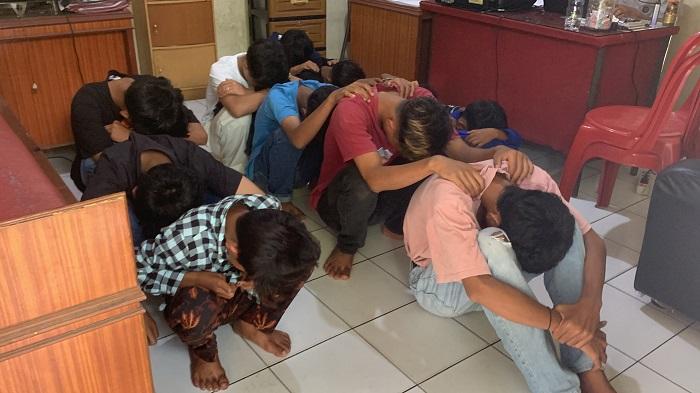 Belasan-remaja-yang-diduga-melakukan-sa-972024.jpg