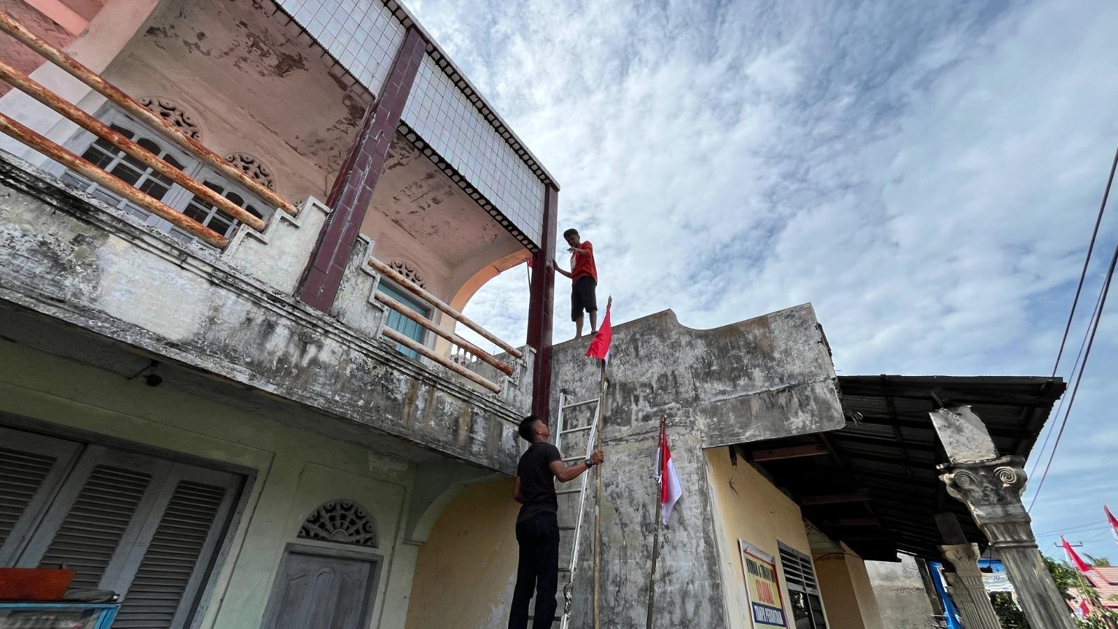 Merah Putih Hiasi Desa Rawang Pariaman di Tengah Fenomena Pengibaran Bendera One Piece