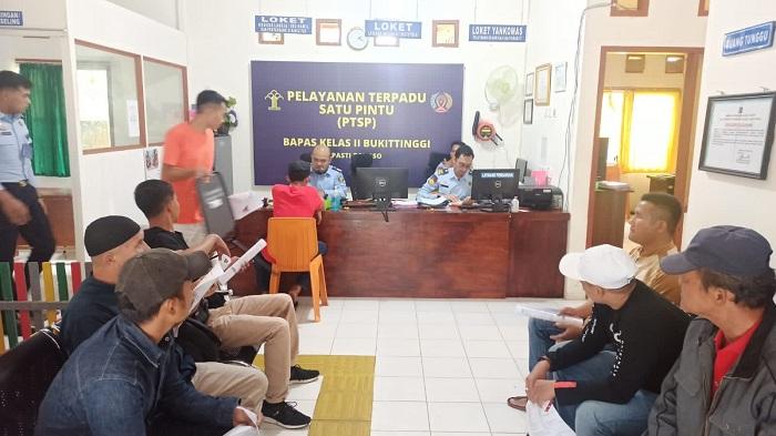 Berkelakuan-Baik-10-Warga-Binaan-Lapas-Kelas-II-B-Bukittinggi-Bebas-Bersyarat.jpg