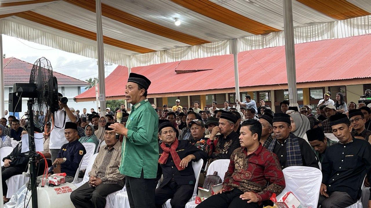 Bukhari-Datuak-Tejo-Malalo-Ketua-Forum-Anak-Nagari-Batipuah-Selatan-mewakili.jpg