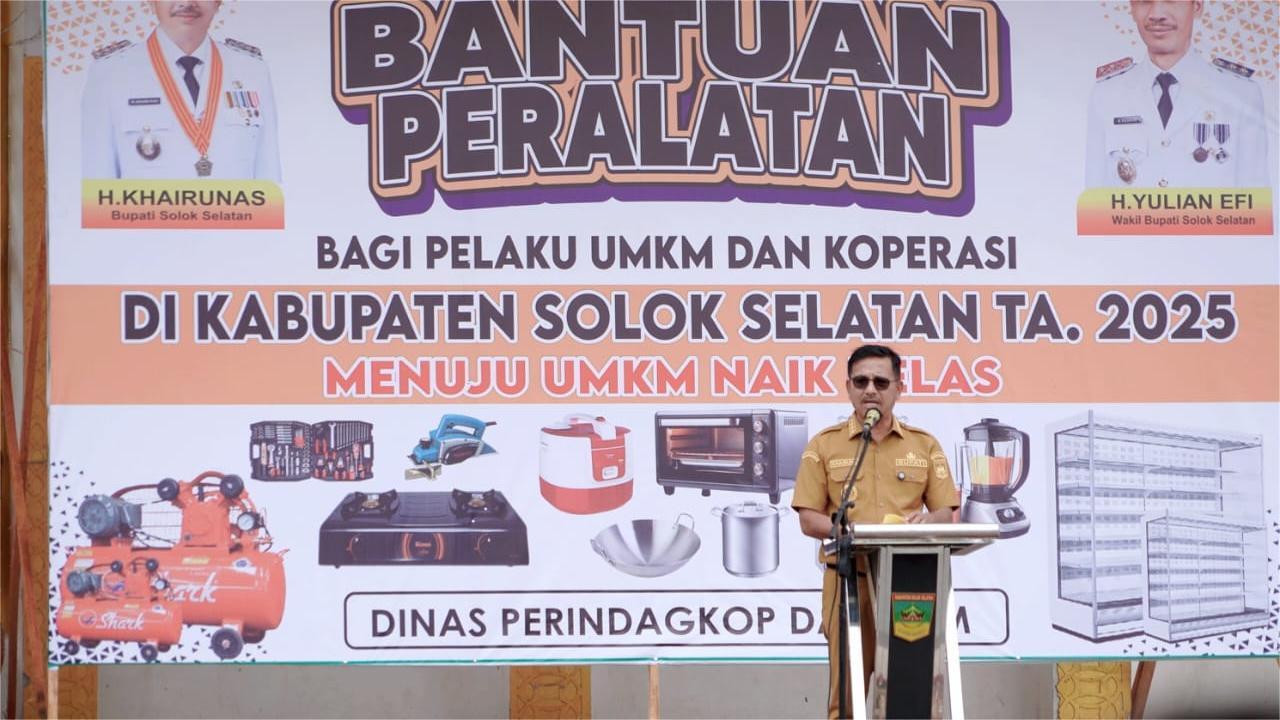 Bupati-Solok-Selatan-H-Khairunas-2-9122025.jpg