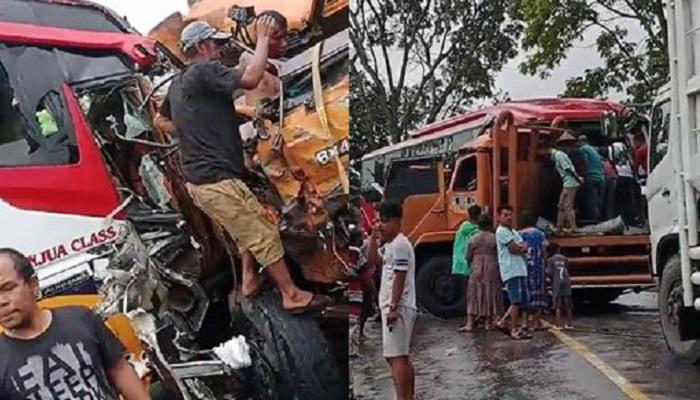 Tiga Orang Dilarikan ke RS Usai Bus Gumarang Jaya Tabrakan dengan Truk di Solok