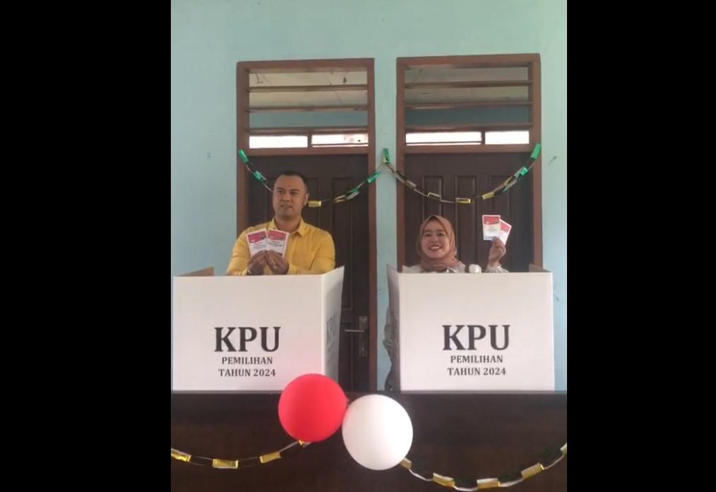 Cabup Sijunjung Benny Dwifa Yuswir Datangi TPS 10 Pulau Berambai, Berharap Cuaca Tetap Cerah