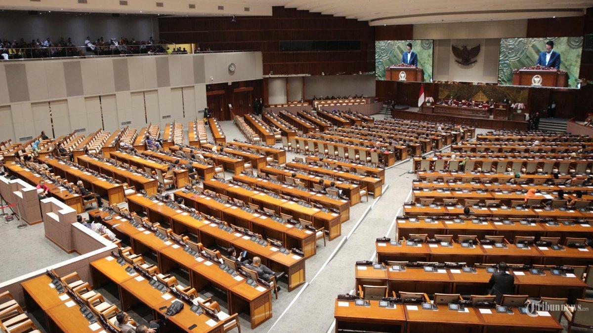 DPR-RI-mengesahkan-Rancangan-Undang-Unda.jpg