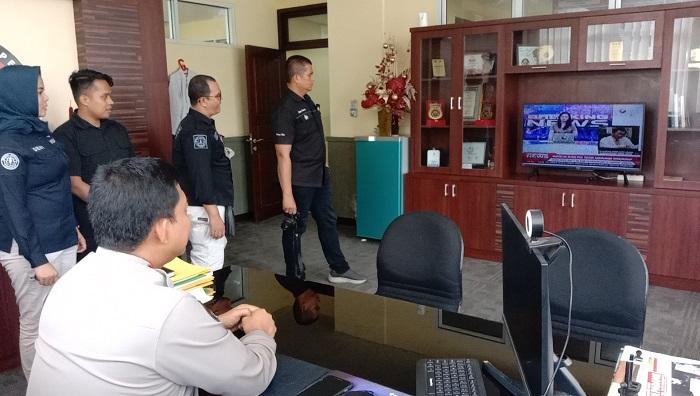 Dapat-Kabar-Lewat-Berita-Televisi-Personel-Polda-Sumbar-Kaget-dengar-Komandannya-Tersandung-Narkoba.jpg
