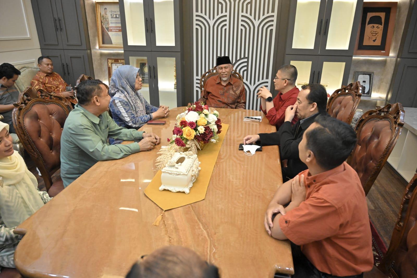 Didatangi-Pimpinan-UIN-Bukittinggi-Gubernur-Mahyeldi-Tidak-Perlu-Dipersoalkan-Kami-Sudah-Maafkan.jpg