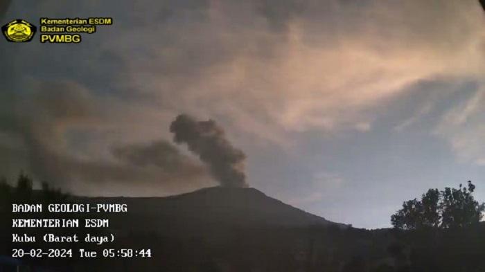 Gunung Marapi Kembali Erupsi Selasa Pagi, Disertai 6 Kali Hembusan dan Tremor Menerus