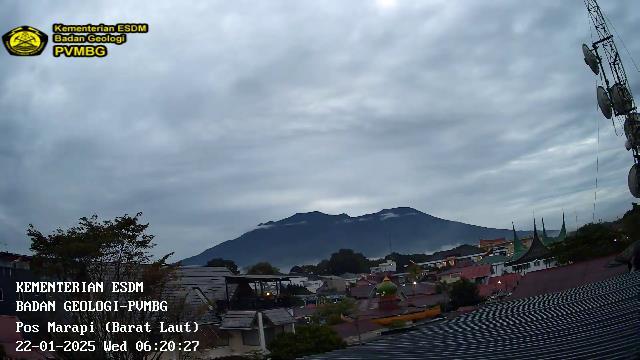 Gunung Marapi Sumbar Erupsi Lagi Siang Ini, Kolom Abu Tak Teramati Tertutup Kabut