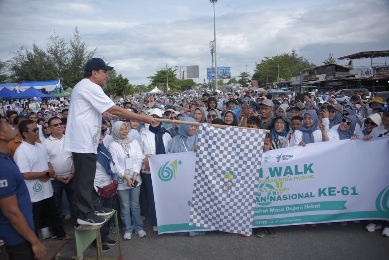 Fun-Walk-dan-senam-massal-mewarnai-Peringatan-Hari-Kesehatan-Nasional-HKN-ke-61.jpg