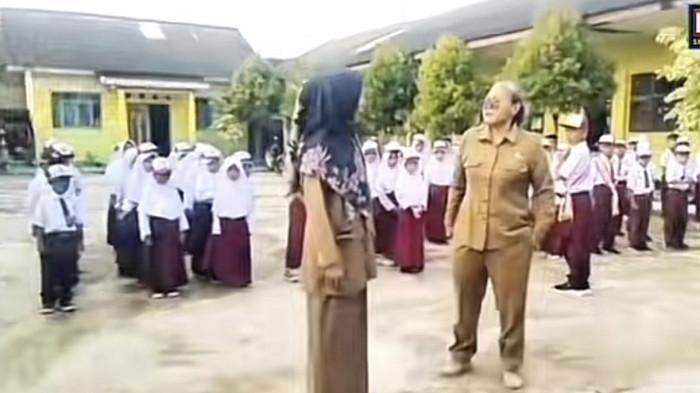 GURU-INTIMIDASI-MURID-Beredar-video-aksi-seorang-guru-di-Lampung.jpg