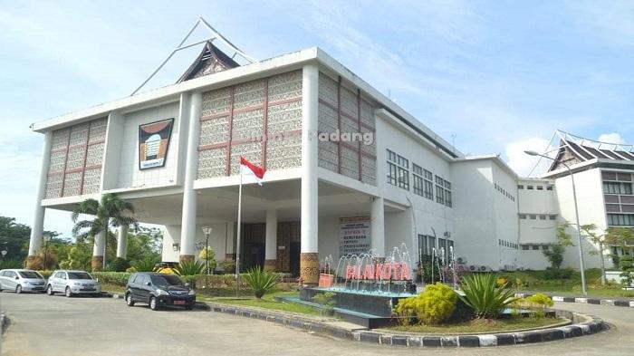 Gedung-Balai-Kota-Padang12345.jpg