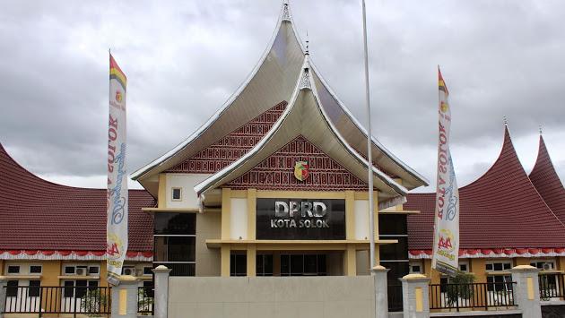 Gedung-DPRD-Kota-Solok-1.jpg