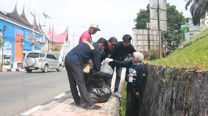 WCD Sijunjung Gelar Aksi Bersih-bersih, Ajak Semua Kalangan Sadar Masalah Sampah