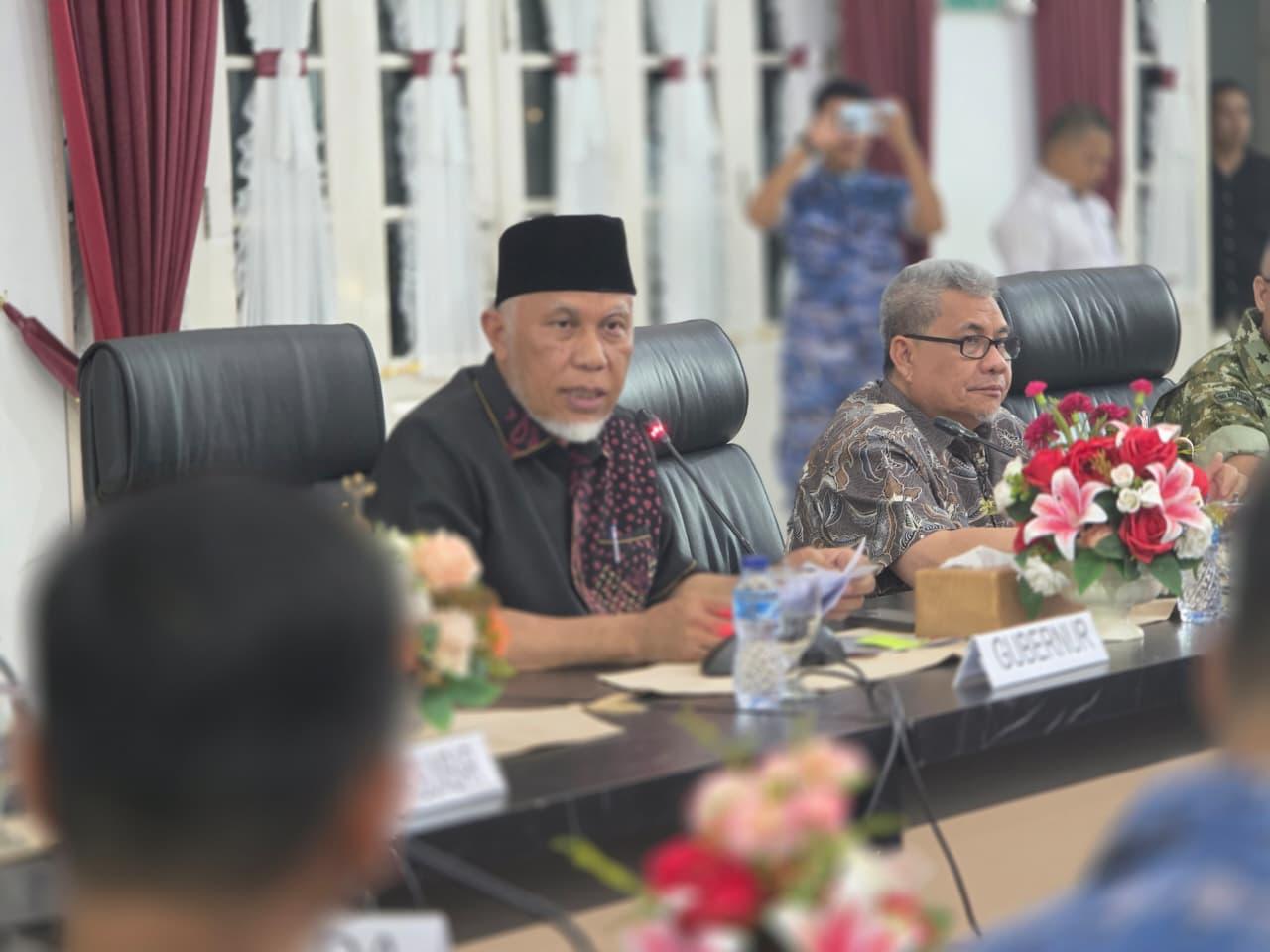 Gubernur-Sumbar-Mahyeldi-Ansharullah-memberikan-imbauan-kepada-masyarakat-agar-tetap-waspada.jpg