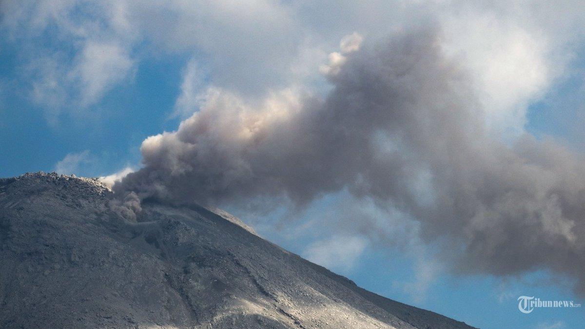 Gunung-Lewotobi-memuntahkan-abu-vulkanik.jpg
