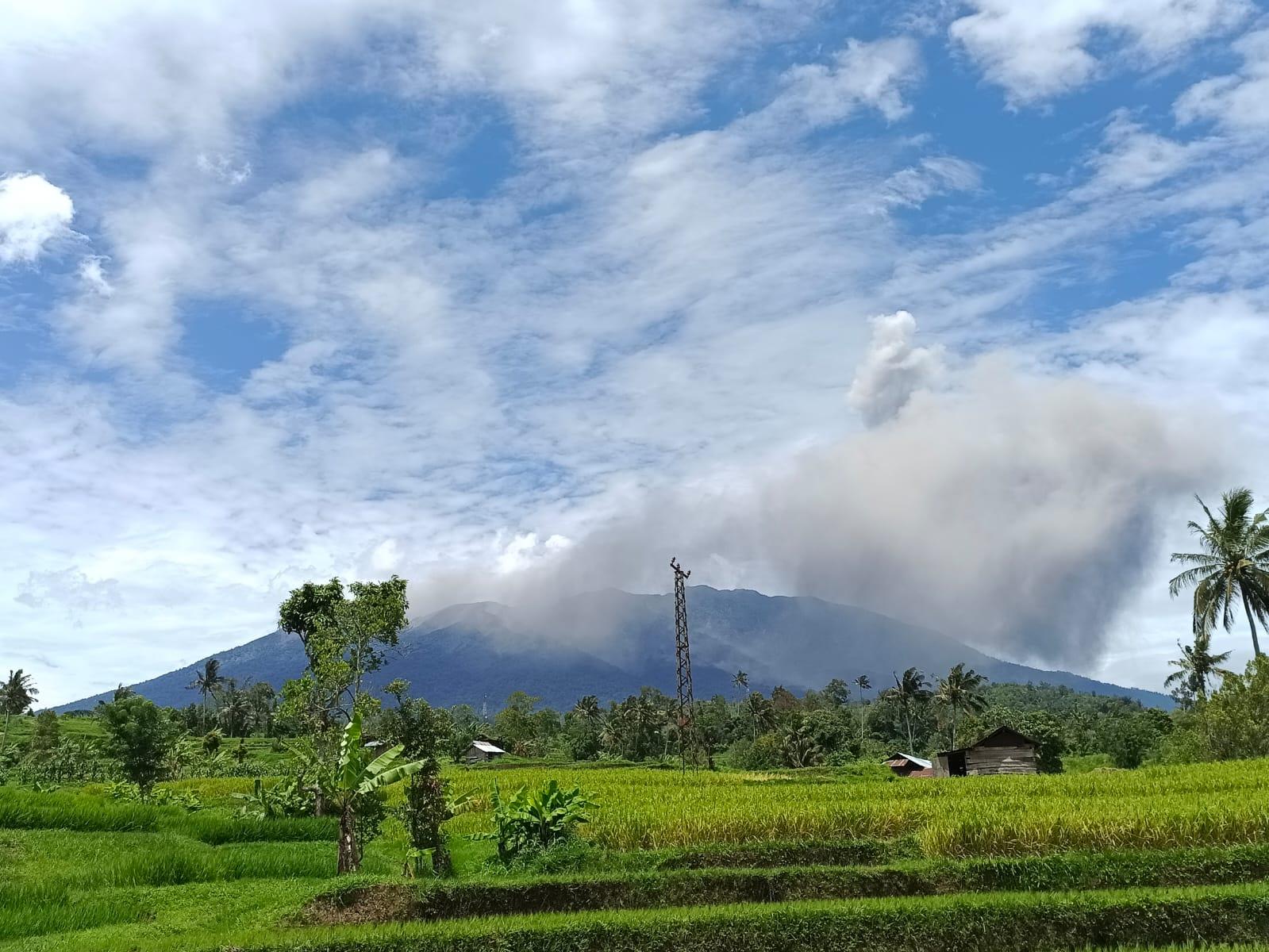 Gunung-Marapi-Erupsi-Sumbar-Lagi-Tinggi-Kolom-Abu-Capai-400-M-dari-Puncak.jpg