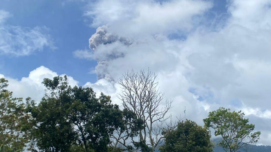Update Erupsi Gunung Marapi Sumbar, Masyarakat Diminta Pakai Masker jika Terjadi Hujan Abu
