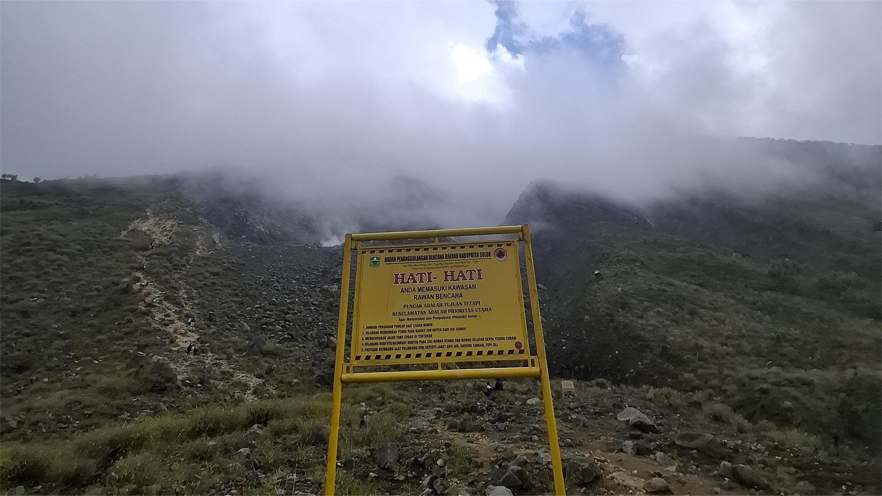 Gunung-Talang-di-Kabupaten-Solok-2082025.jpg